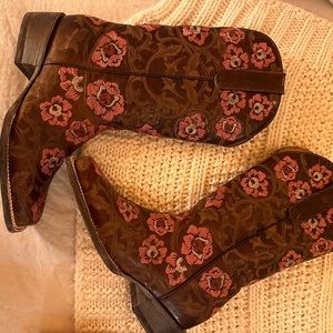 Yippe Ki Yay by Old Gringo size 8B Floral square toe